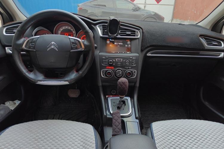 Used Citroen C4L 2014 1.6THP Intelligent Drive Automatic Dynamic Model Center Console