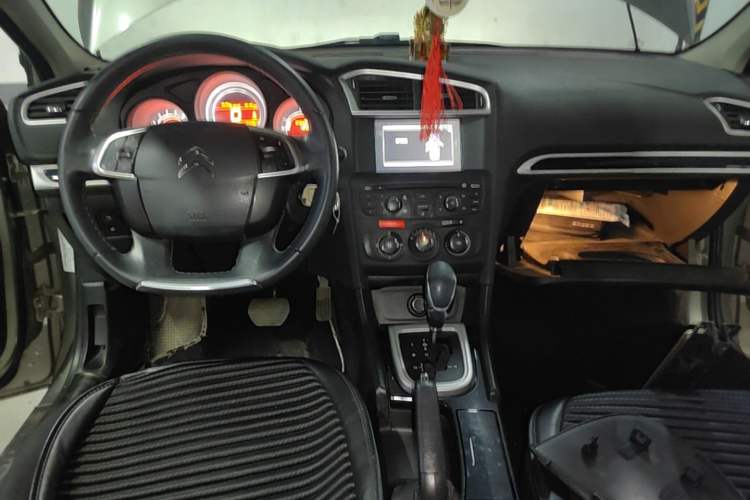 Used Citroen C4L 2014 1.8L Intelligent Drive Automatic Enjoyment Model Center Console