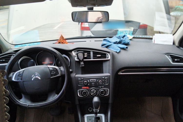 Used Citroen C4L 2014 1.8L Intelligent Drive Automatic Dynamic Model Center Console