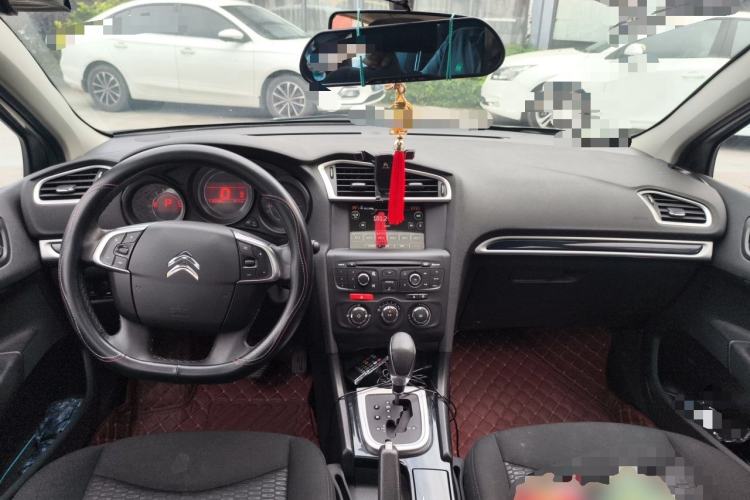 Used Citroen C4L 2014 1.8L Intelligent Drive Automatic Enjoyment Model Center Console