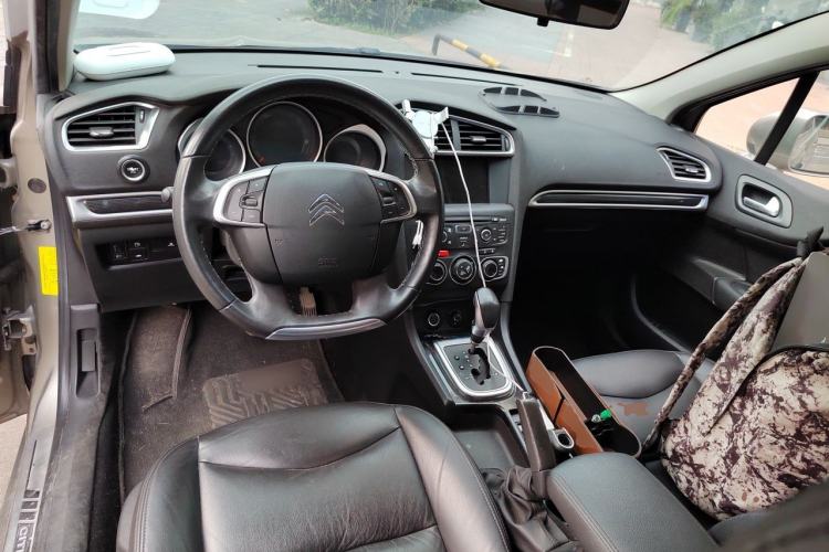 Used Citroen C4L 2014 1.6THP Intelligent Drive Automatic Dynamic Model Center Console