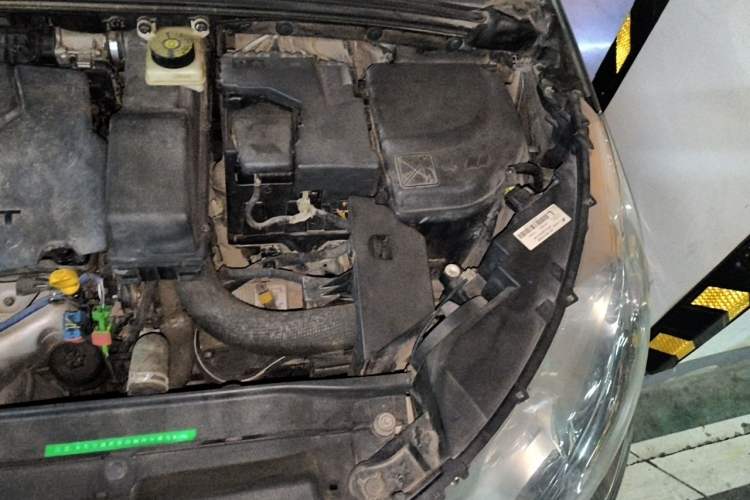 Used Citroen C4L 2014 1.8L Intelligent Drive Automatic Dynamic Model Engine Bay Left