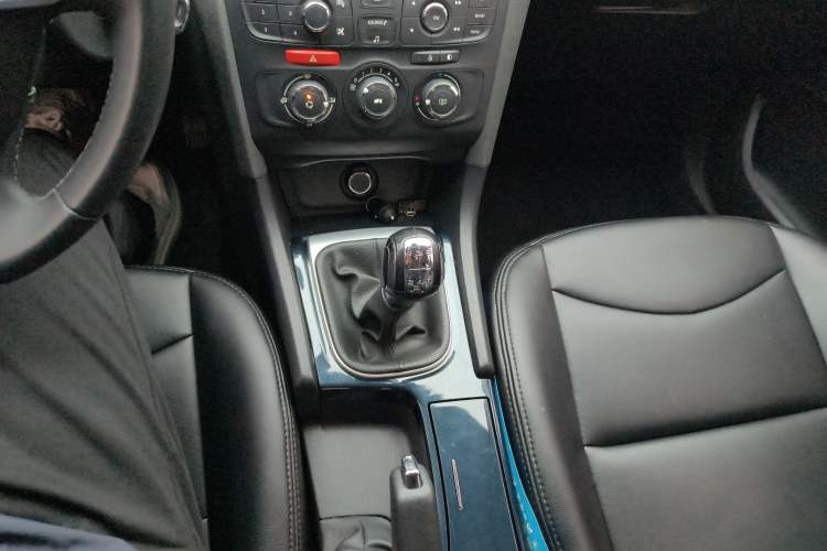 Used Citroen C4L 2014 1.8L Intelligent Drive Manual Enjoyment Model Gear Lever