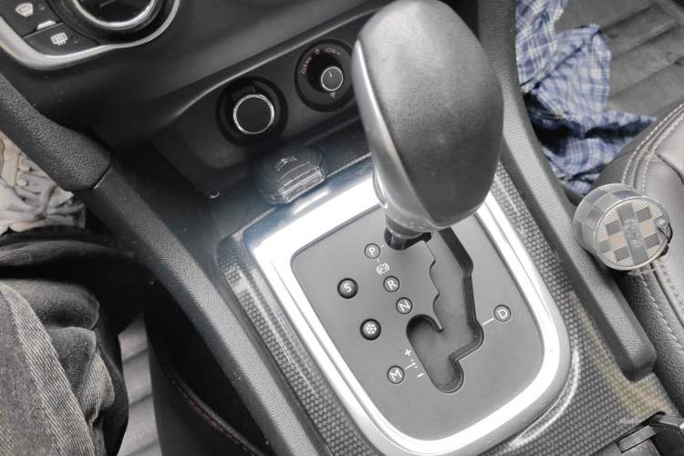 Used Citroen C4L 2014 1.8L Intelligent Drive Automatic Dynamic Model Gear Lever