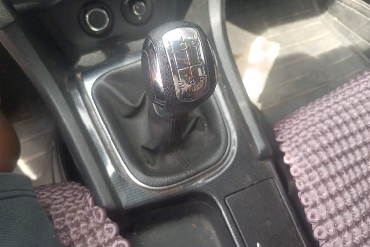 Used Citroen C4L 2014 1.8L Intelligent Drive Manual Version – Dynamic Edition Gear Lever