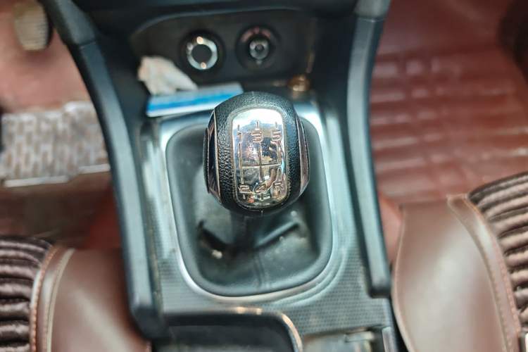 Used Citroen C4L 2014 1.8L Intelligent Drive Manual Version – Dynamic Edition Gear Lever