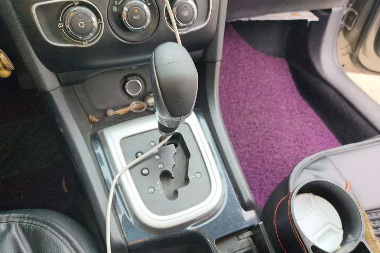 Used Citroen C4L 2014 1.8L Intelligent Drive Manual Version – Dynamic Edition Gear Lever