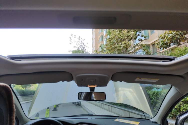 Used Citroen C4L 2014 1.8L Intelligent Drive Manual Version – Dynamic Edition Headliner