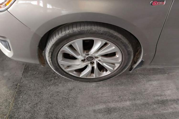 Used Citroen C4L 2014 1.6THP Intelligent Drive Automatic Dynamic Model Left Front Wheel Hub
