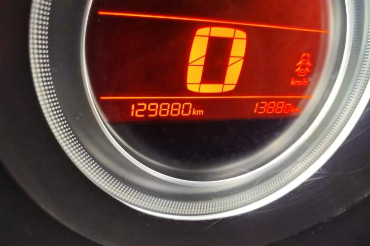 Used Citroen C4L 2014 1.8L Intelligent Drive Manual Enjoyment Model Odometer Close Up