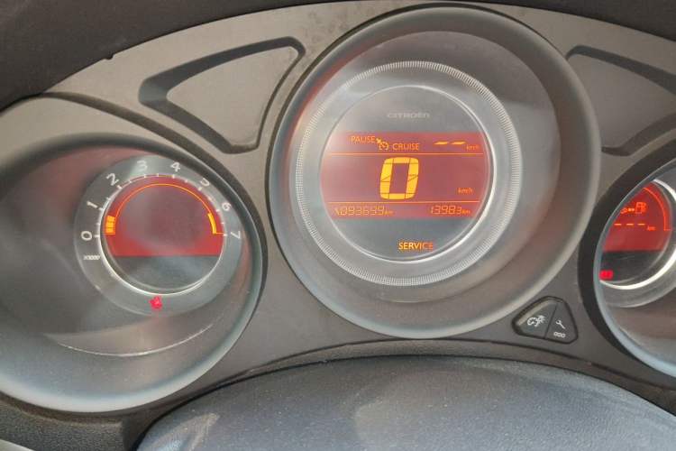Used Citroen C4L 2014 1.8L Intelligent Drive Manual Enjoyment Model Odometer Close Up