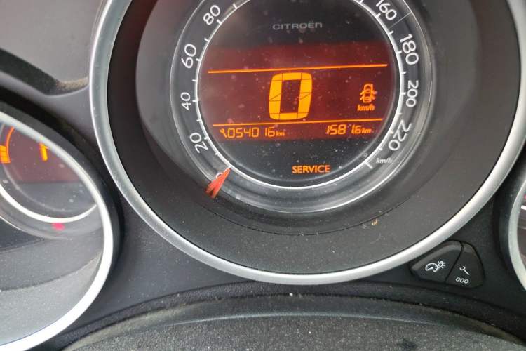 Used Citroen C4L 2014 1.8L Intelligent Drive Automatic Dynamic Model Odometer Close Up