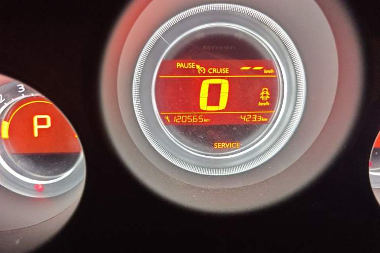 Used Citroen C4L 2014 1.8L Intelligent Drive Automatic Enjoyment Model Odometer Close Up