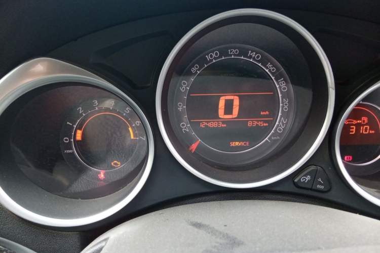 Used Citroen C4L 2014 1.8L Intelligent Drive Manual Version – Dynamic Edition Odometer Close Up