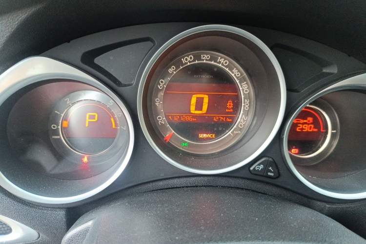 Used Citroen C4L 2014 1.6THP Intelligent Drive Automatic Dynamic Model Odometer Close Up
