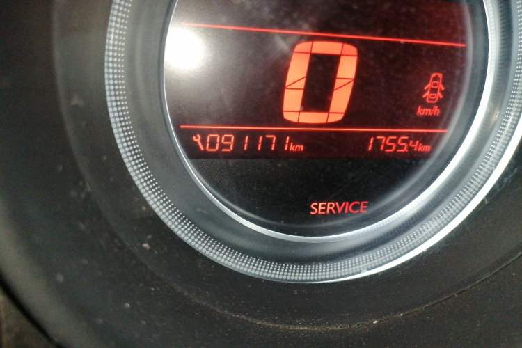 Used Citroen C4L 2014 1.8L Intelligent Drive Automatic Enjoyment Model Odometer Close Up
