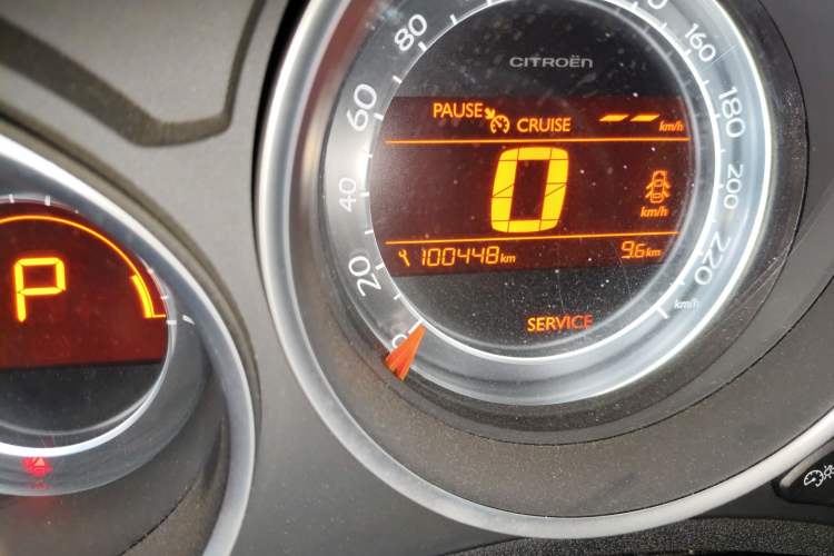 Used Citroen C4L 2014 1.8L Intelligent Drive Automatic Dynamic Model Odometer Close Up