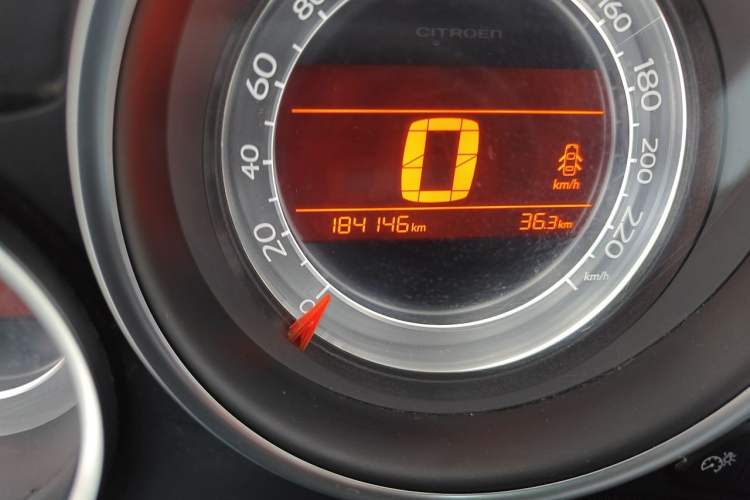 Used Citroen C4L 2014 1.6THP Intelligent Drive Automatic Dynamic Model Odometer Close Up