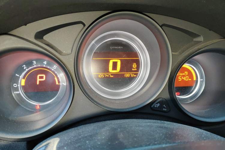 Used Citroen C4L 2014 1.8L Intelligent Drive Automatic Enjoyment Model Odometer Close Up