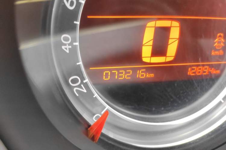 Used Citroen C4L 2014 1.8L Intelligent Drive Automatic Dynamic Model Odometer Close Up