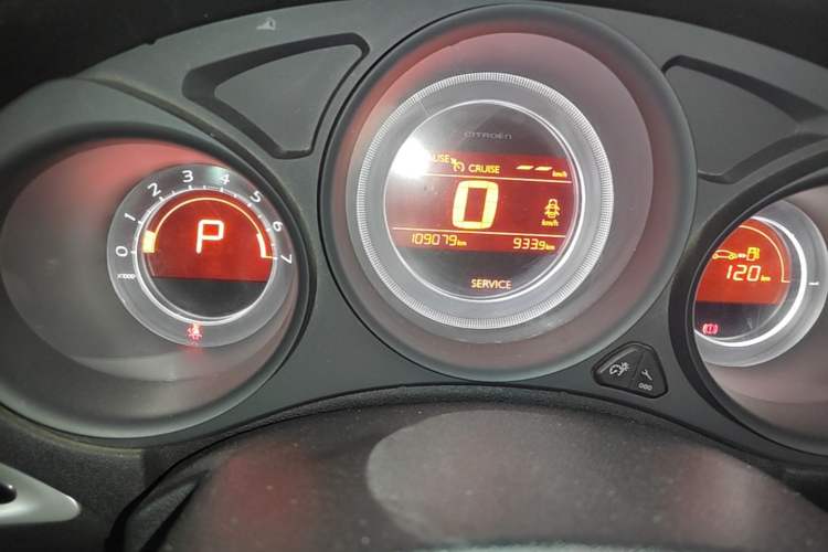 Used Citroen C4L 2014 1.8L Intelligent Drive Automatic Enjoyment Model Odometer Close Up