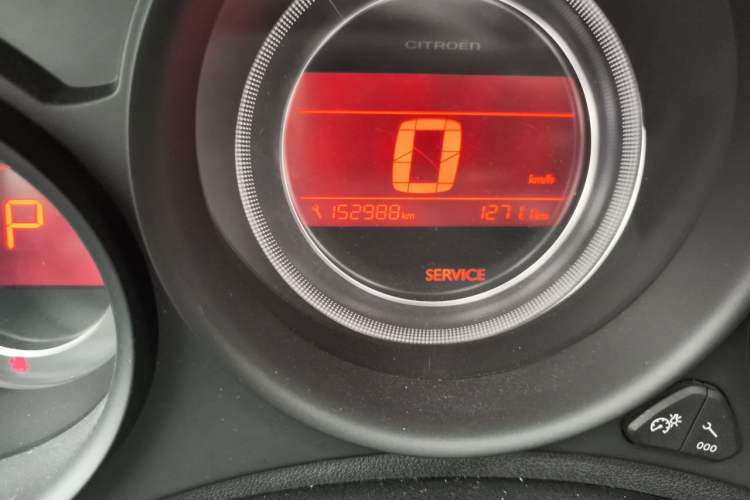 Used Citroen C4L 2014 1.8L Intelligent Drive Automatic Enjoyment Model Odometer Close Up