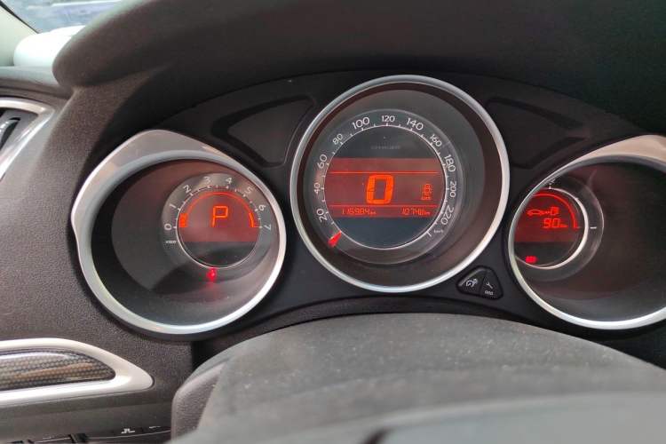 Used Citroen C4L 2014 1.6THP Intelligent Drive Automatic Dynamic Model Odometer Close Up