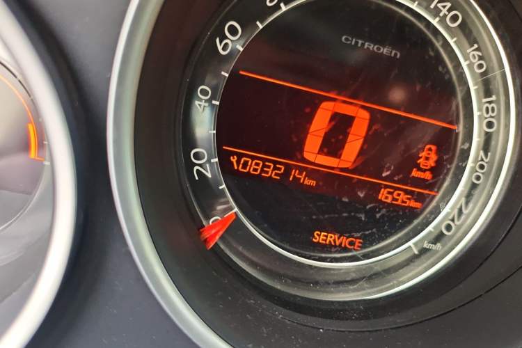 Used Citroen C4L 2014 1.6THP Intelligent Drive Automatic Dynamic Model Odometer Close Up