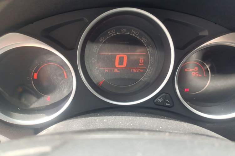 Used Citroen C4L 2014 1.8L Intelligent Drive Manual Version – Dynamic Edition Odometer Close Up