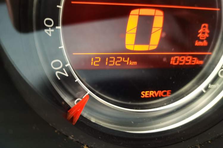 Used Citroen C4L 2014 1.6THP Intelligent Drive Automatic Dynamic Model Odometer Close Up