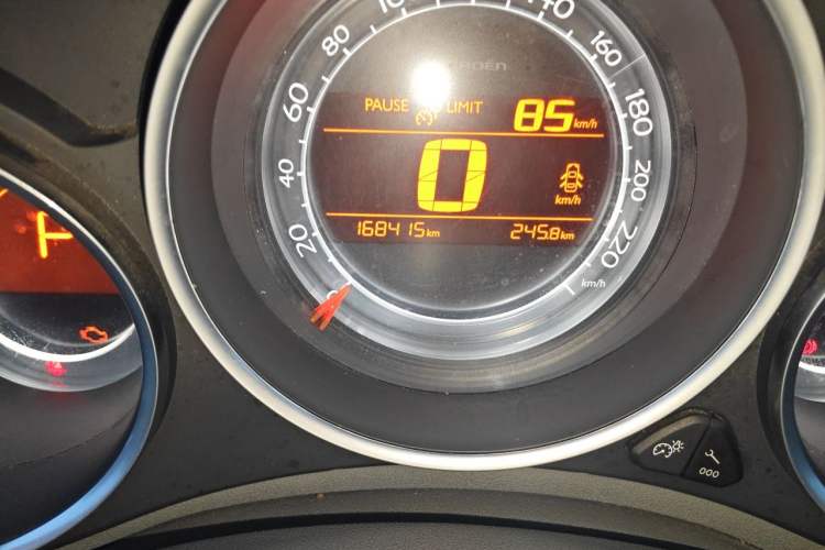 Used Citroen C4L 2014 1.8L Intelligent Drive Automatic Dynamic Model Odometer Close Up