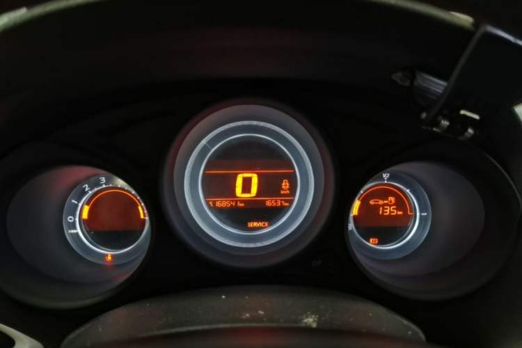Used Citroen C4L 2014 1.8L Intelligent Drive Manual Enjoyment Model Odometer Close Up