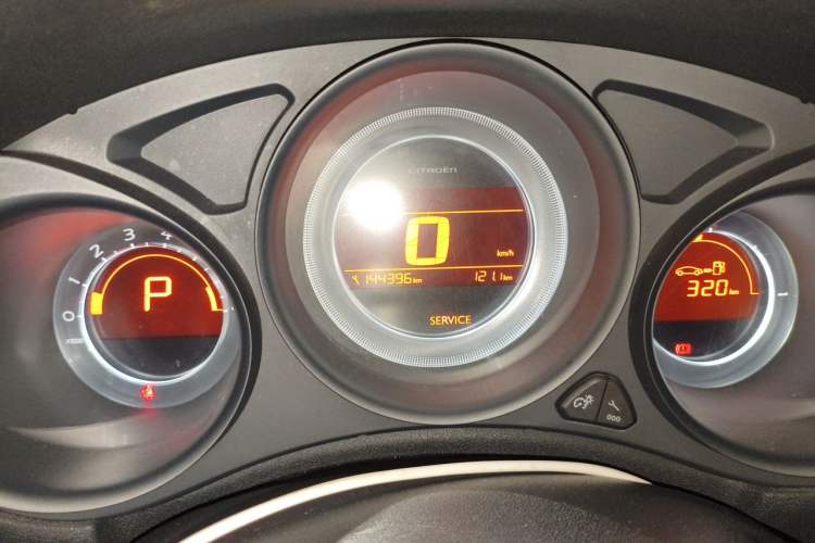 Used Citroen C4L 2014 1.8L Intelligent Drive Automatic Enjoyment Model Odometer Close Up