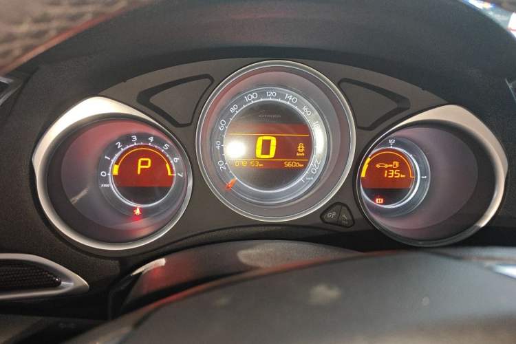 Used Citroen C4L 2014 1.8L Intelligent Drive Automatic Dynamic Model Odometer Close Up