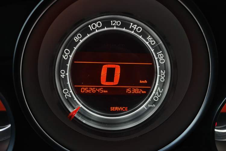 Used Citroen C4L 2014 1.6THP Intelligent Drive Automatic Dynamic Model Odometer Close Up