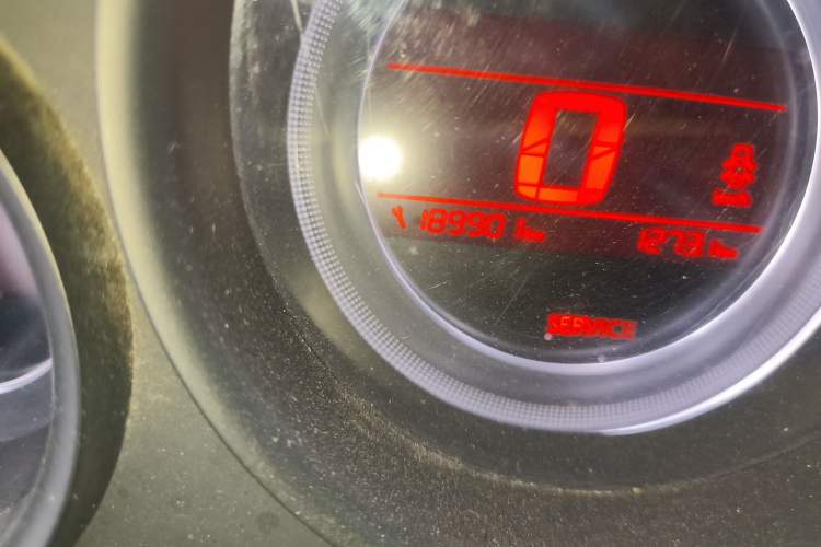 Used Citroen C4L 2014 1.8L Intelligent Drive Manual Version – Dynamic Edition Odometer Close Up