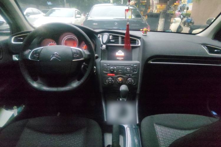 Used Citroen C4L 2014 1.8L Intelligent Drive Automatic Enjoyment Model Center Console