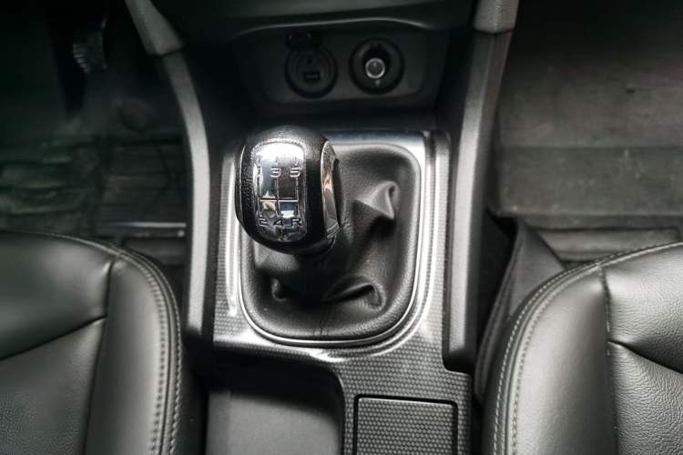 Used Citroen C4L 2014 1.8L Intelligent Drive Manual Version – Dynamic Edition Gear Lever