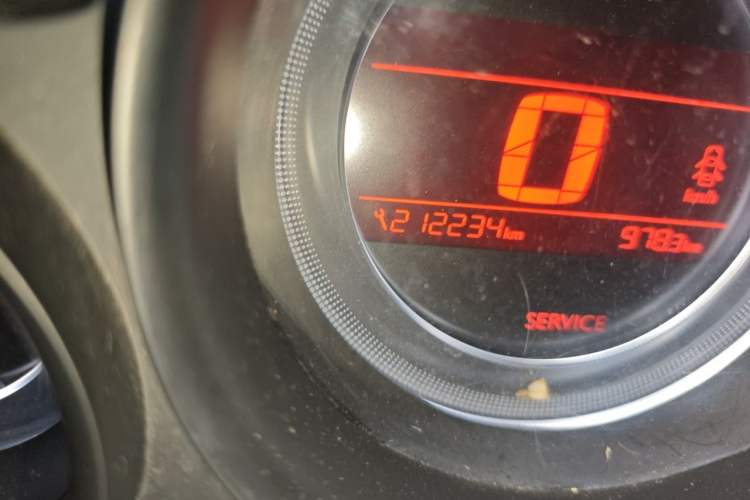 Used Citroen C4L 2014 1.8L Intelligent Drive Automatic Enjoyment Model Odometer Close Up