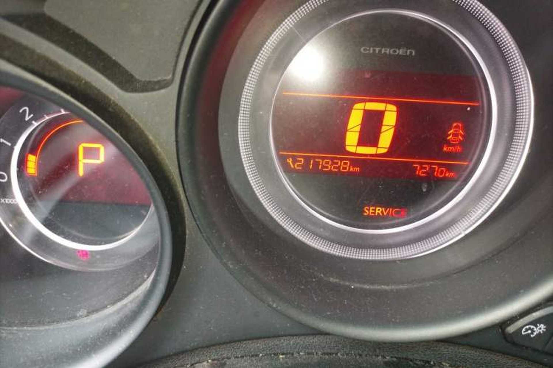 Used Citroen C4L 2014 1.8L Intelligent Drive Automatic Enjoyment Model Odometer Close Up