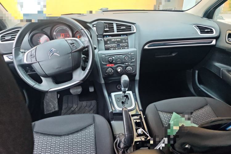 Used Citroen C4L 2014 1.8L Intelligent Drive Automatic Enjoyment Model Center Console