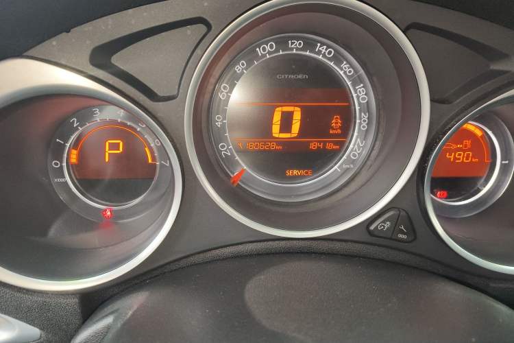 Used Citroen C4L 2014 1.8L Intelligent Drive Automatic Dynamic Model Odometer Close Up