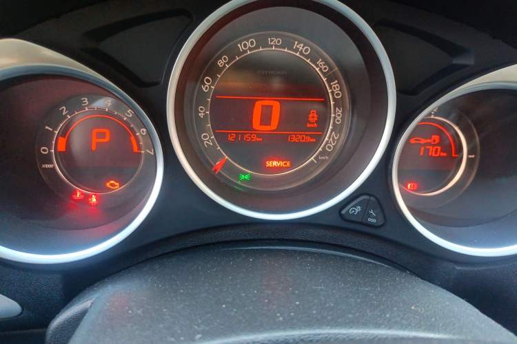 Used Citroen C4L 2014 1.6THP Intelligent Drive Automatic Dynamic Model Odometer Close Up