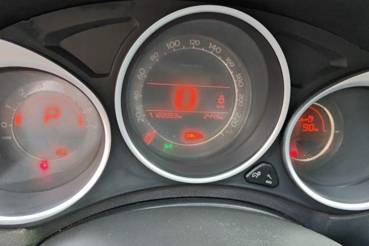 Used Citroen C4L 2014 1.6THP Intelligent Drive Automatic Dynamic Model Odometer Close Up