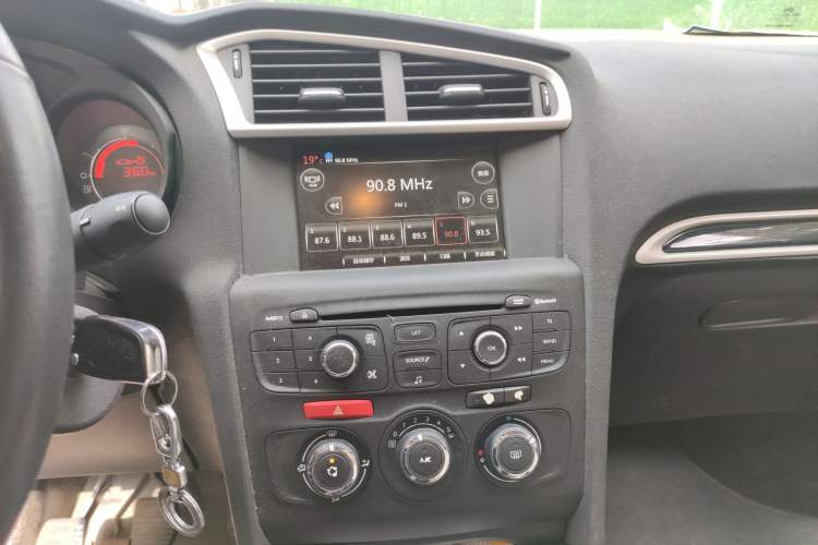 Used Citroen C4L 2014 1.8L Intelligent Drive Manual Enjoyment Model Audio And AC Panel