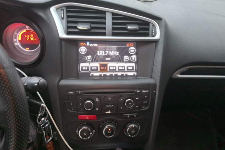Used Citroen C4L 2014 1.8L Intelligent Drive Automatic Enjoyment Model Audio And AC Panel
