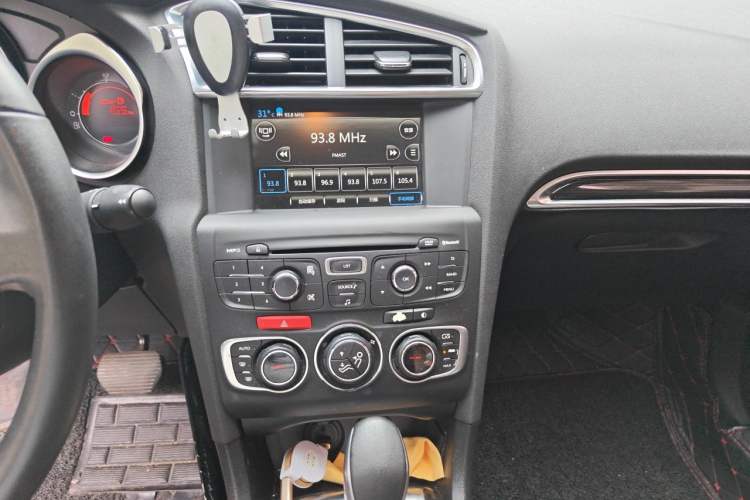 Used Citroen C4L 2014 1.8L Intelligent Drive Automatic Dynamic Model Audio And AC Panel