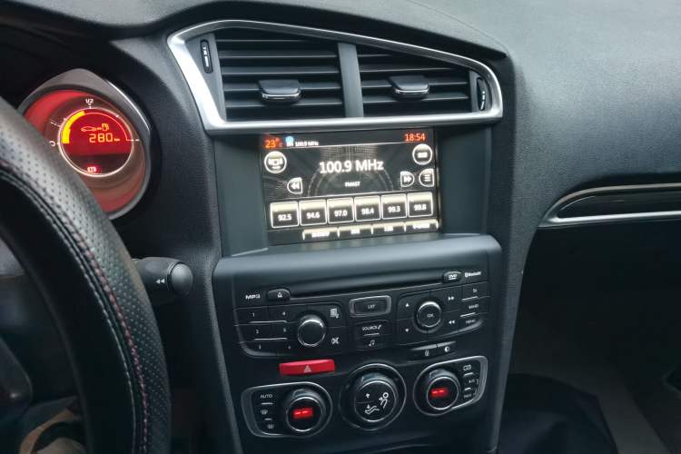 Used Citroen C4L 2014 1.6THP Intelligent Drive Automatic Dynamic Model Audio And AC Panel