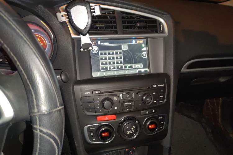 Used Citroen C4L 2014 1.6THP Intelligent Drive Automatic Dynamic Model Audio And AC Panel
