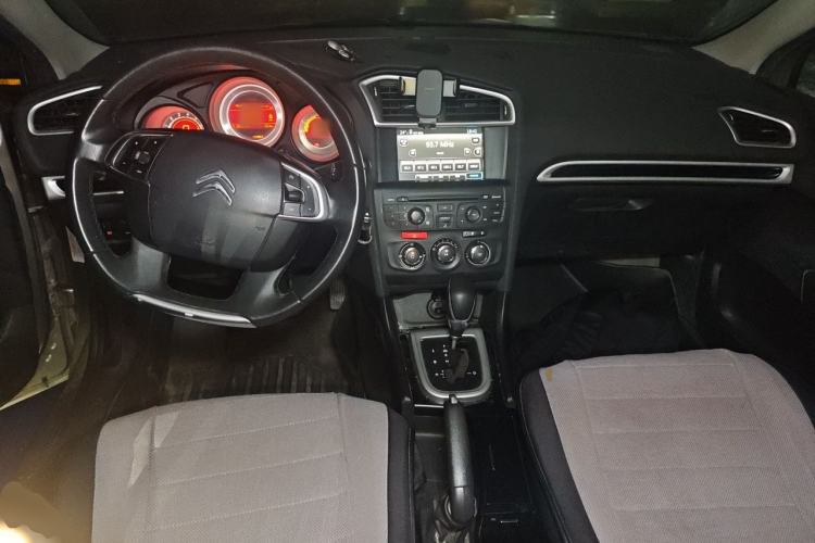 Used Citroen C4L 2014 1.8L Intelligent Drive Automatic Enjoyment Model Center Console